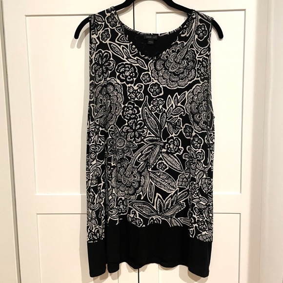J. Jill Tops - J.Jill Wearever Sleeveless Tunic w/black and white floral pattern Size Large